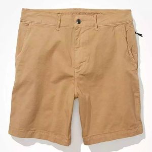 NWT $45 AMERICAN EAGLE AE Tech Twill Move-Free Khaki Short SIZE 28 Mens